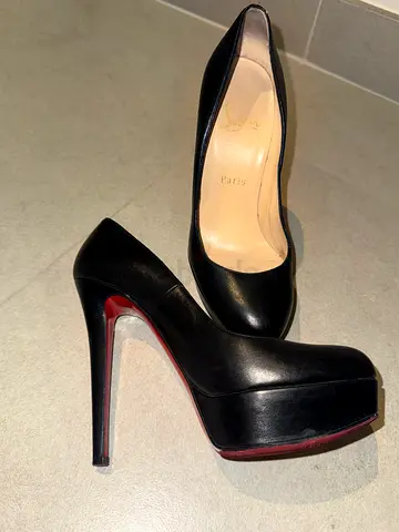 Black leather high heel platform pumps, size unknown - classic style, Christian louboutin