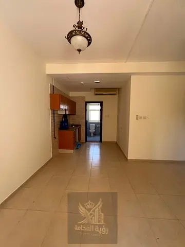 Studio for annual rent in Al Qulayaah, Sharjah. Second tenant, central gas, prime location near ser