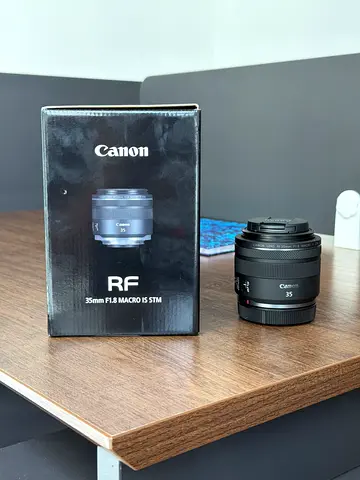 Canon RF 35mm f/2 Macro IS STM lens - Excellent condition