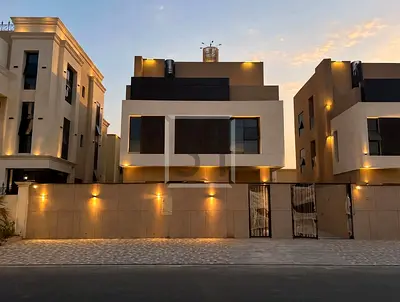 فيلا للبيع بموقع مميز مقابل الخدمات وشارع الشيخ محمد بن زايد.