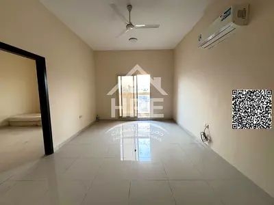 شقة مجددة ببلكونة وموقع مميز بـ29 ألف