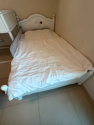 Bed and mattress