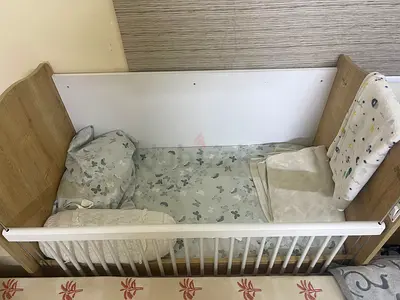 Wooden Baby Crib with Adjustable Side Rail - Light Oak & White