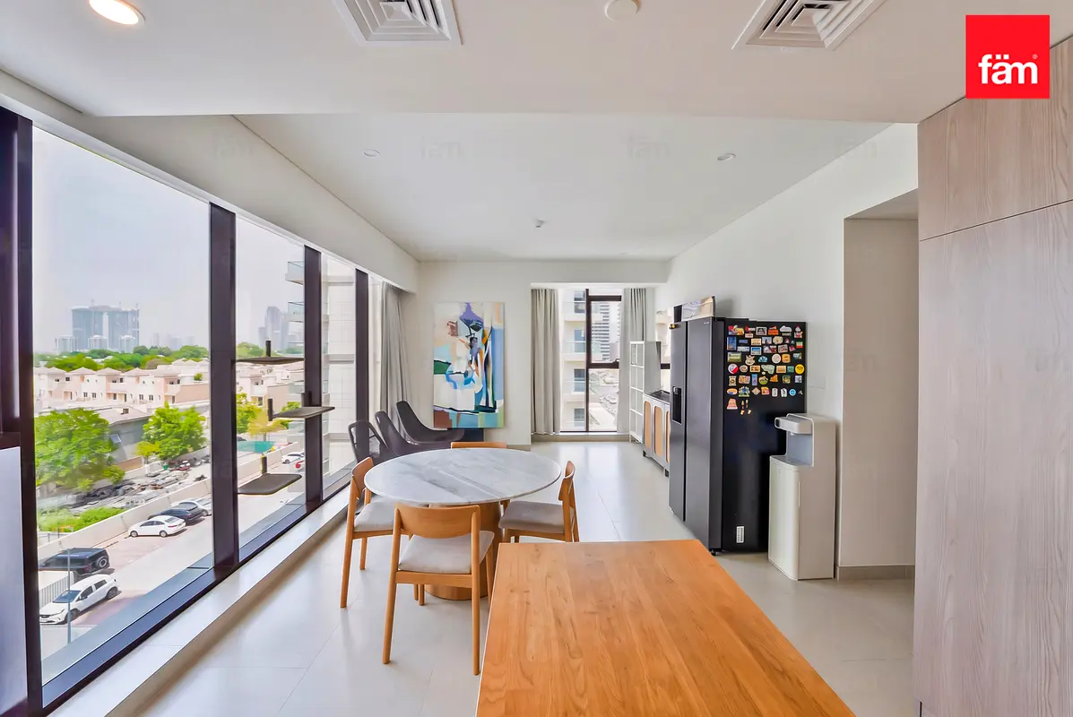 BrandNew, Modern 2 Bed Apartment Selling On Op !!