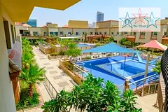 RESIDENTIAL FULL FLOOR FOR SALE IN 8M I 4x 1 BEDROOM UIT I 4x 2 BEDROOM I HIGH ROI I BESIDES SCHOOL
