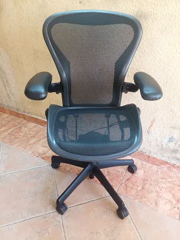 Herman Miller Aeron Classic Chair Size B Fully Adjustable