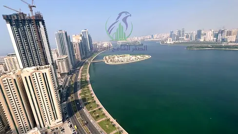 ثلاث غرف ماستر وصاله المجاز 3 مع باركينج مجاني غرفة خادمه ماستر غرفة غسيل خزائن بالحائط اطلاله بحريه مباشره
