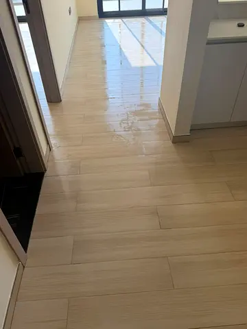 الطابق العلوي 1BHK | بن غاتي لونا | شرفة مطلة على المدينة