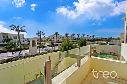 Single Row | Well Kept | Landscaped