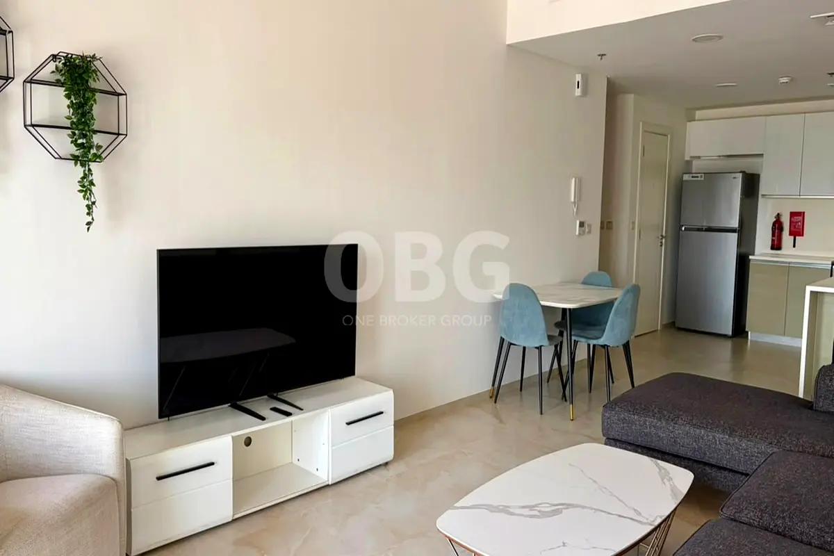 Semi Furnished | W/ Study | Low Floor | Vacant