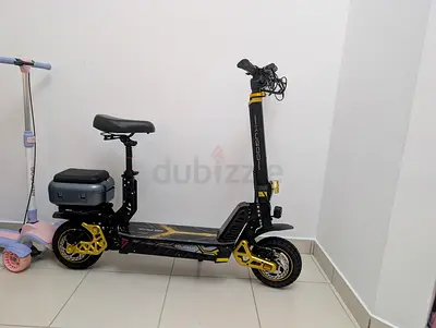Kugoo M6 plus Adult electric scooter with seat — new, mint condition