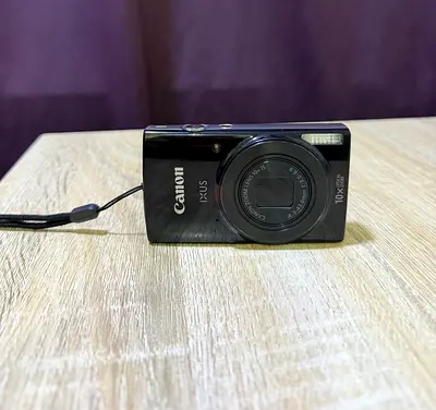 Canon IXUS 190 compact digital camera - 10x optical zoom, good condition