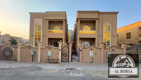 للبيع في الروضه 1 مقابل حديقة مباشرةا اول ساكن  الفيلا مكونه من :  5 غرف نوم ماستر ومجلس وصاله