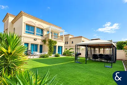 Huge garden | New to market | Internal plot
