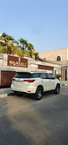 2022 Toyota FORTUNER photo 6