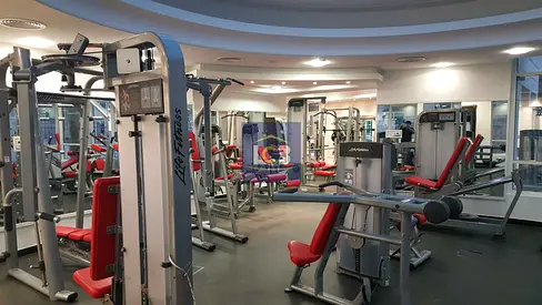 INCLUDING WATER ELECTRICITY : 4 BEDROOMS HALL VILLA WITH POOL AND GYM