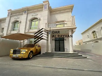 🏡 فيلا فاخرة 5 غرف للإيجار في الحوشي | مساحة بناء 6,000 قدم² | 7 حمامات | خزائن مدمجة | 159,900 درهم سنوياً | 4 شيكات