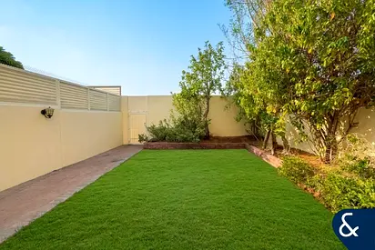 Fully Upgraded | 2 Bed + Study | Single Row