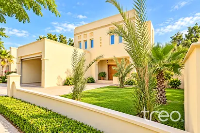 Vacant | Single Row | Close to Pool and Park
