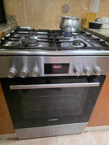 Bosch stainless steel gas cooker with built-in oven - like new condition