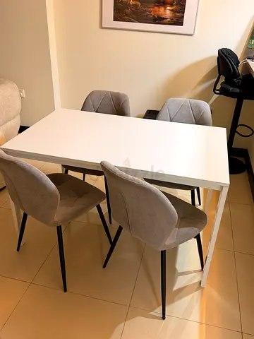 Dining Table Set with 4 Chairs