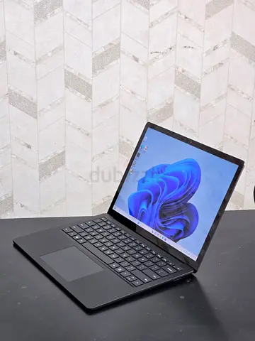 Microsoft Surface Laptop 4 - i7 - 32GB RAM - 1TB SSD - 13.5" Touchscreen