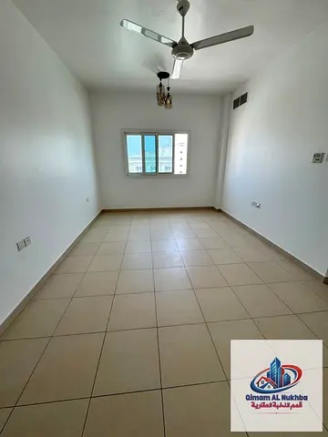 اجمل غرفة وصالة للإيجار بالقرب من الكورنيش في القليعة 2 حمام مساحة كبيرة تكيف وغاز مركزي صيانة على المالك وتسهيلات في السداد.