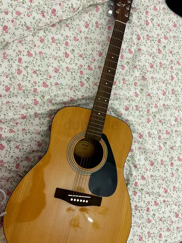 Acoustic Guitar for sale. (capo included)