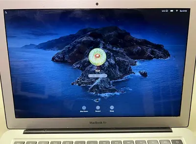 Mackbook Air core i5 8 GB ram 256 GB SSD