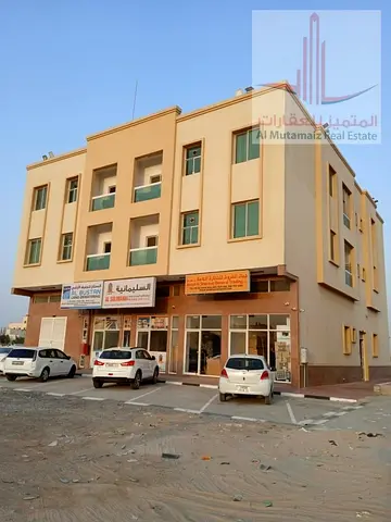 للبيع من المالك مباشرة بناية سكنية تجارية في الجرف الصناعية 2 عجمان بدخل 400 ألف درهم
