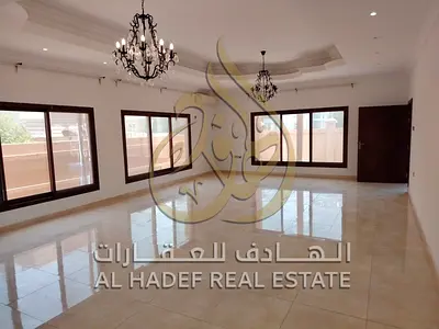 فيلا 3 غرف للايجار في الفلج الشارقة بالقرب من الحديقة سهولة الوصول لشارع المطار مجلس كبير صالة واسعة ملحق خارجي غرفة خادمة حوش كبير ومواقف تتسع لـ 6 س