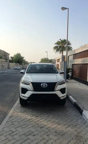 2022 Toyota FORTUNER photo 2