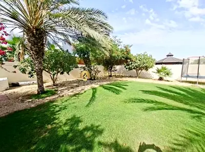Community View | 2Br+Maid | Prime Location