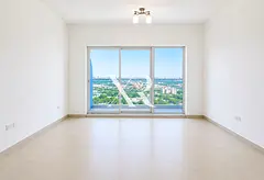 Large Layout | Closed Kitchen | 3 Parking | Ready
