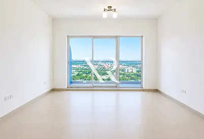 Large Layout | Closed Kitchen | 3 Parking | Ready