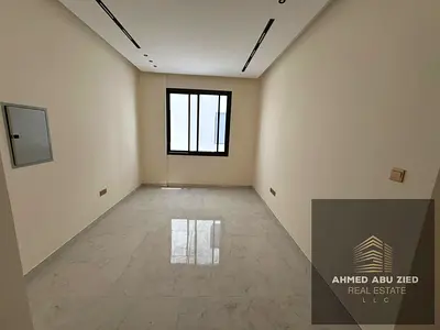 🔥 فرصة رائعة بالجرف 3! أول ساكن، غرفة ماستر وصالة، 2 حمام، بلكون، تكييف مركزي، شهر مجاني، قريب من محمد بن زايد، 32 ألف فقط، 4 أو 6 دفعات، تأمين شيك