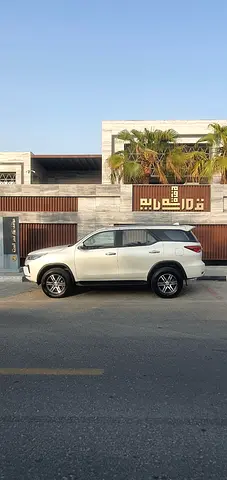 2022 Toyota FORTUNER photo 4
