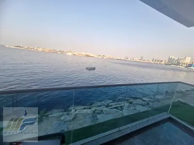بإطلالات ساحرة كل يوم مباشرة على الكريك امتلك شقتك غرفة وصالة باقل مقدم و مساحة واسعة مناسبة للسكن و الاستثمار في الراشدية 1 – أبراج خور عجمان
