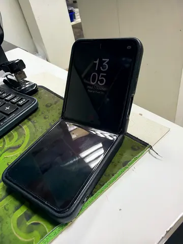 Samsung flip-5 black 256gb