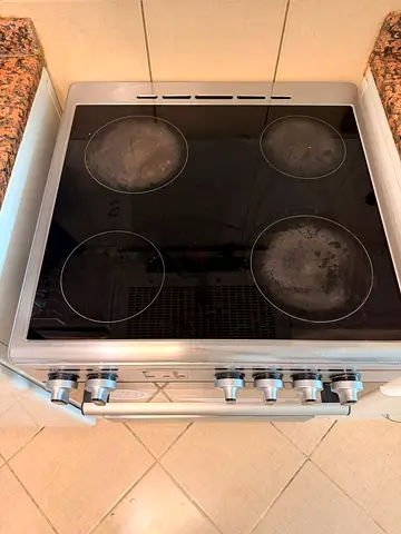 Used fully functional freestanding electric cooker with glass ceramic hob