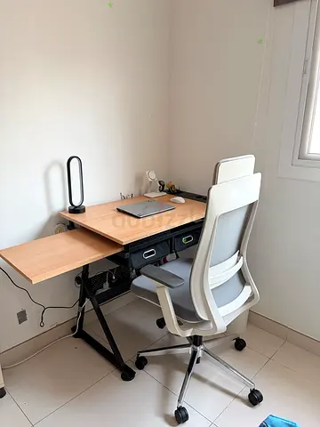 Ergonomic office desk and mesh swivel chair set - light wood
