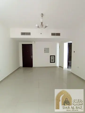 غرفة وصالة في الشارقه للإيجار السنوي، بناية جديدة بتشطيب حديث وتكييف مركزي، ثاني ساكن مع شهر مجاني وموقع مميز بجوار مركز التخفيضات.