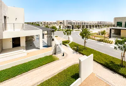 READY TOWNHOUSE | PRIVATE GARDEN | EMAAR GOLF COMMUNITY
