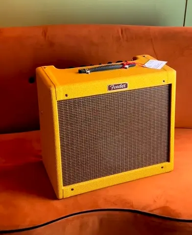 FENDER BLUES JUNIOR TWEED GUITAR AMPLIFIER