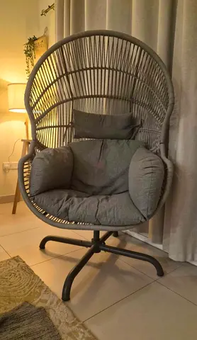 Rattan-style Egg Chair with Cushions — Comfortable Swivel Lounge Chair
