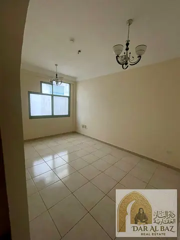 تكييف مركزي، خزائن حائط، غرفتين وصالة، 2 حمّام، مساحة مناسبة، موقع مميز في القاسمية – الند، مناسبة للعائلات.