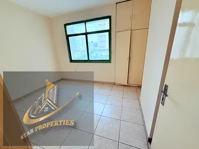 LOW BUDGET BIG SIZE APARTMENT 20 DAYS FREE 2 BHK 33 K 6 CHQS SEPRATE HALL WITH WARDROBE FAMILY BUILDING