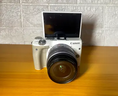 Canon EOS M3 White 15-45mm lens