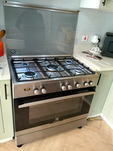 Electrolux new model 5-Burner Gas Range with Electric Oven - Good Condition