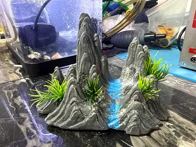 Decorative Aquarium Rock Mountain with Blue Stream - Good Condition